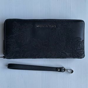 Michael Kors Lace Jet Set Travel Continental Wallet